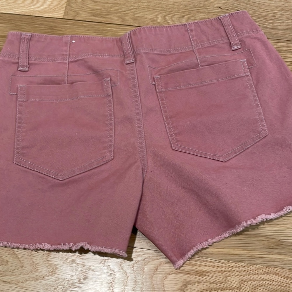 LIKE NEW MAURICES Pink Cut-off Shorts size 2 - Picture 7 of 11